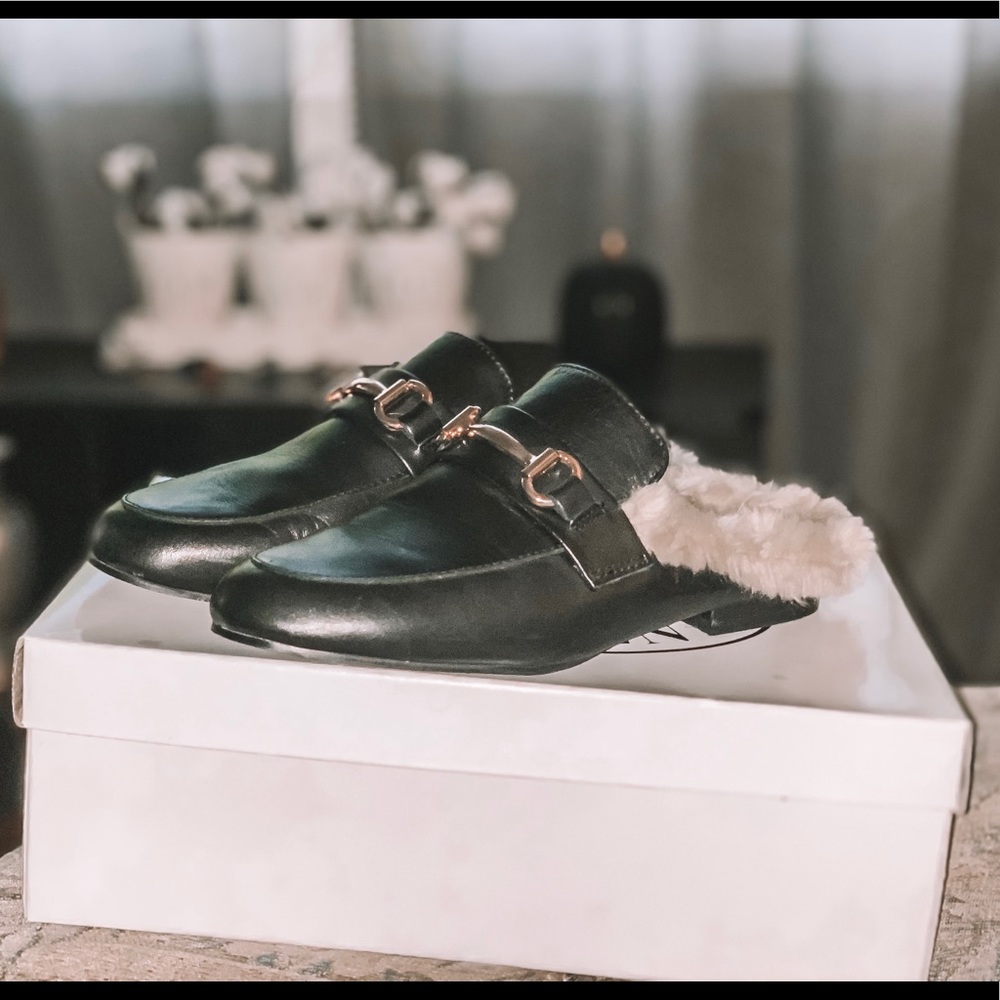 STEVE MADDEN fur loafers